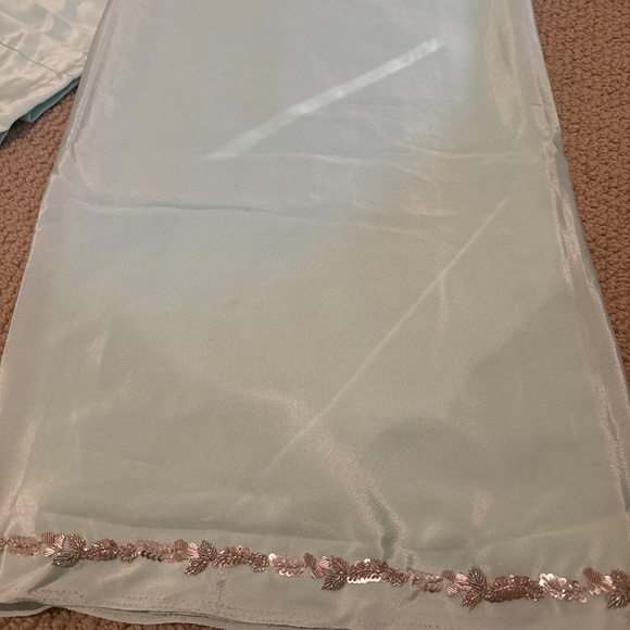 🆕 Light Blue Saree - Picture 2 of 6